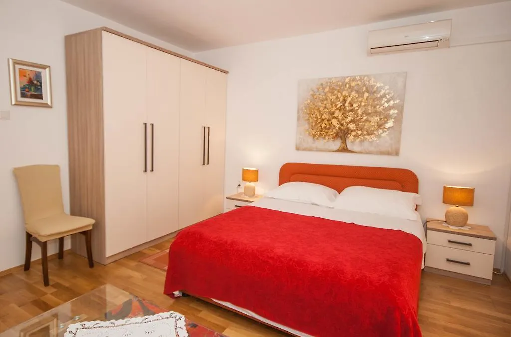 Rooms Nadica Baška 3*,